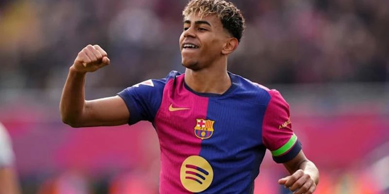So Sánh Lamine Yamal Với Messi & Ronaldo Ở Tuổi 17 – Ai Xuất Sắc Hơn? 4 Yamal đang cho thấy được sự tự tin rất lớn của mình